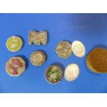 SIX CHINESE PORCELAIN GAMBLING TOKENS TOGETHER WITH MOTHER OF PEARL COUNTERS INITIALLED C, SOME