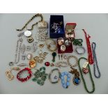 A COLLECTION OF VINTAGE AND MODERN JEWELLERY.