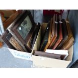 A COLLECTION OF VINTAGE PRINTS AND PICTURE FRAMES.