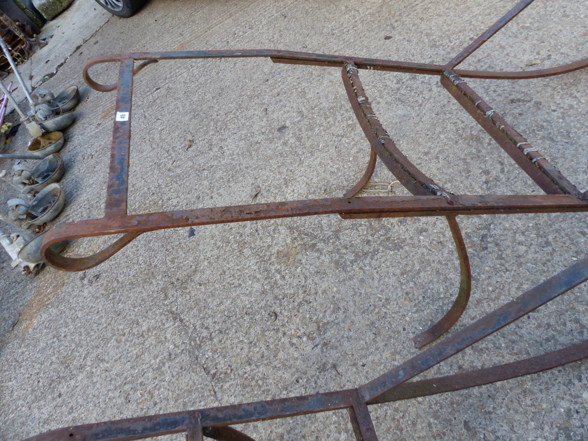 A PAIR OF EARLY IRON LOUNGER FRAMES. - Image 4 of 4