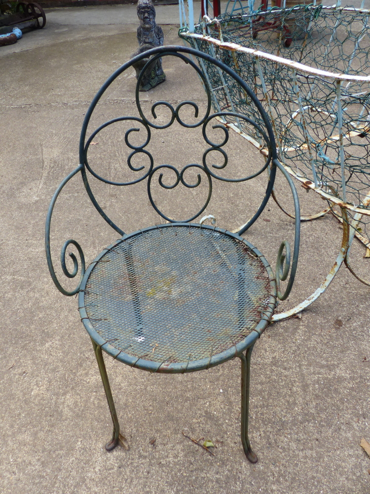 VARIOUS WROUGHT IRON PATIO FURNITURE AND A VINTAGE WROUGHT IRON CRADLE. - Image 2 of 5