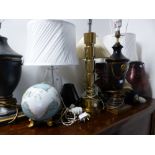 A QUANTITY OF VARIOUS TABLE LAMPS ETC.