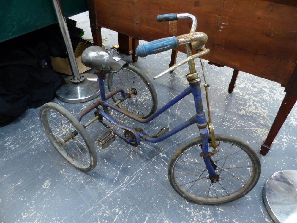 VINTAGE CHILDS TRICYCLE.