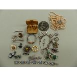 VINTAGE JEWELLERY TO INCLUDE A PAIR OF GROSSE COSTUME EARRINGS, A SILVER CHARM BRACELET, PEARLS,