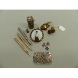 A HALLMARKED SILVER NURSES BUCKLE, A SILVER AND GLASS PERFUME BOTTLE, BRASS BUTTONS, A PARKER PEN, A