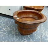 AN ORIENTAL FITTED BASIN AND BUCKET.