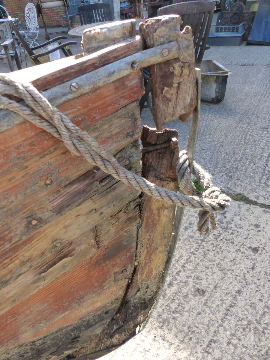 CLINKER BUILT EDWARDIAN BOATING LAKE ROWING BOAT /SKIFF WITH HIGH BACK SEAT. COMPLETE WITH ROW LOCKS - Image 10 of 17