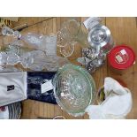 A QUANTITY OF GLASSWARE TO INCLUDE DECANTERS, CRYSTAL, CONDIMENT SETS ETC.