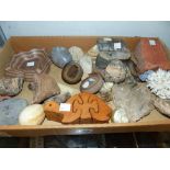 A COLLECTION OF MINERALS AND GEMSTONE SPECIMENS.