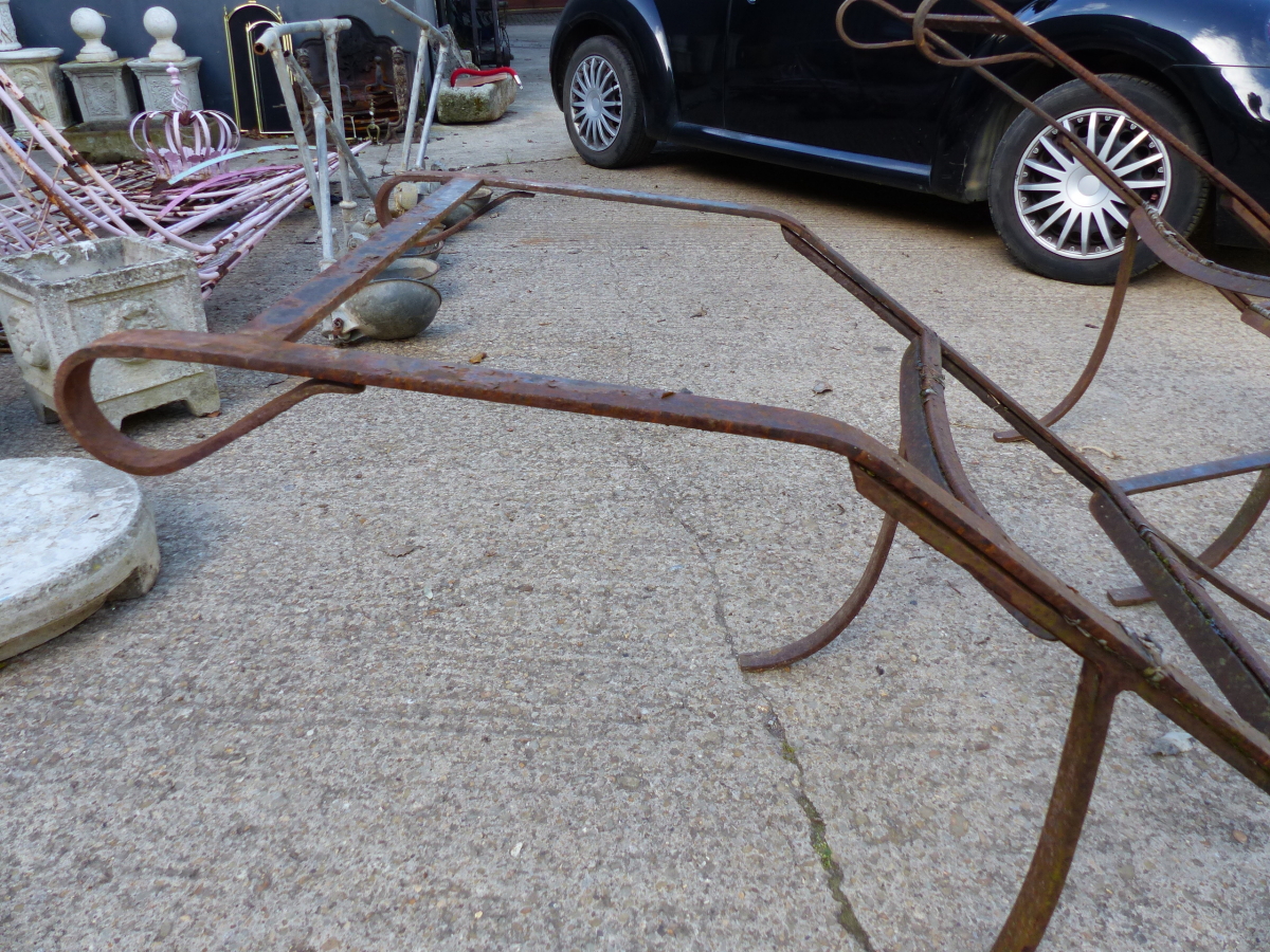 A PAIR OF EARLY IRON LOUNGER FRAMES. - Image 3 of 4