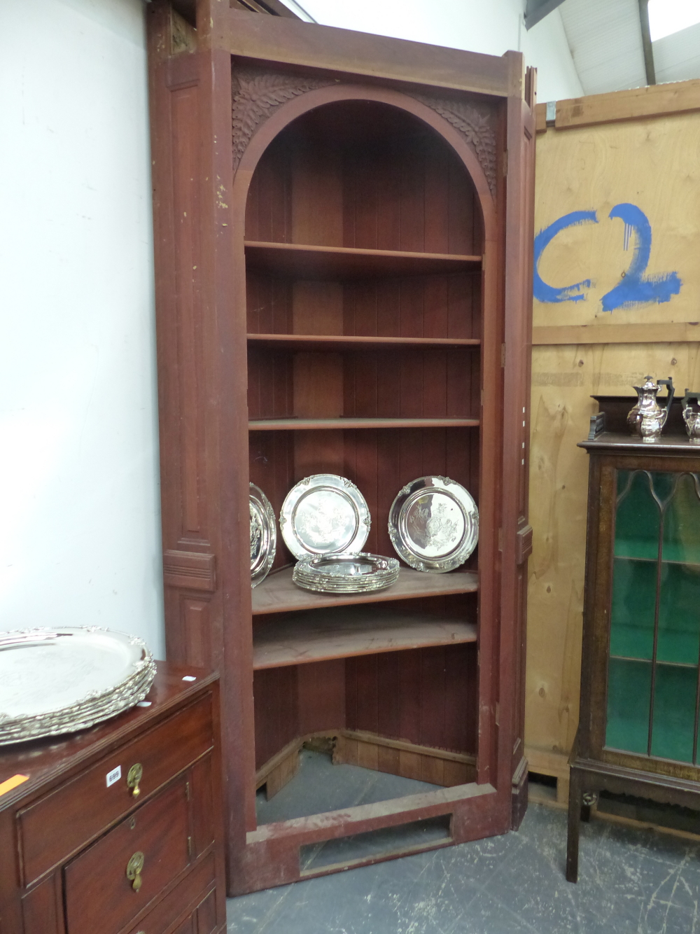 A PAIR OF HARDWOOD CORNER CABINETS, TOGETHER WITH A MATCHING FIRE SURROUND WITH CAST IRON INSERTS - Image 4 of 9