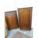 TWO GEORGIAN OAK WALL HANGING CORNER CABINETS.