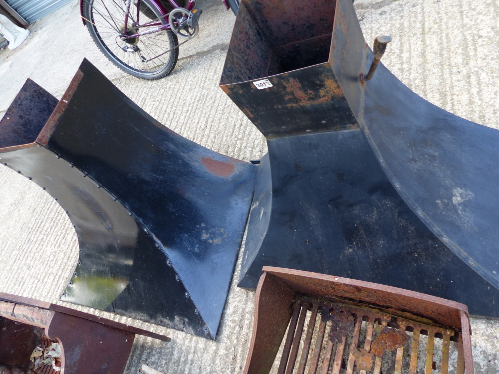 A CAST IRON FIRE BACK, TWO FIRE GRATES, TWO FIRE HOODS AND TWO FENDERS. - Image 6 of 6