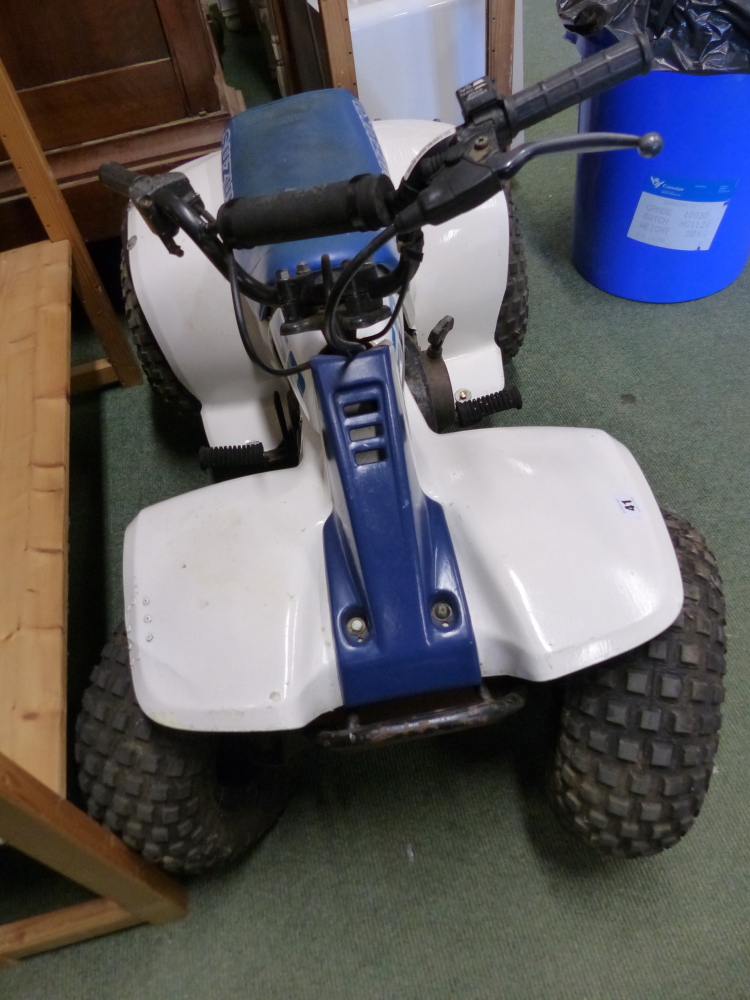 A 50CC SUZUKI QUAD BIKE. - Image 6 of 7