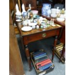 AN EARLY 19TH C. MAHOGANY PEMBROKE TABLE, WITH BRASS DRAWER HANDLE.