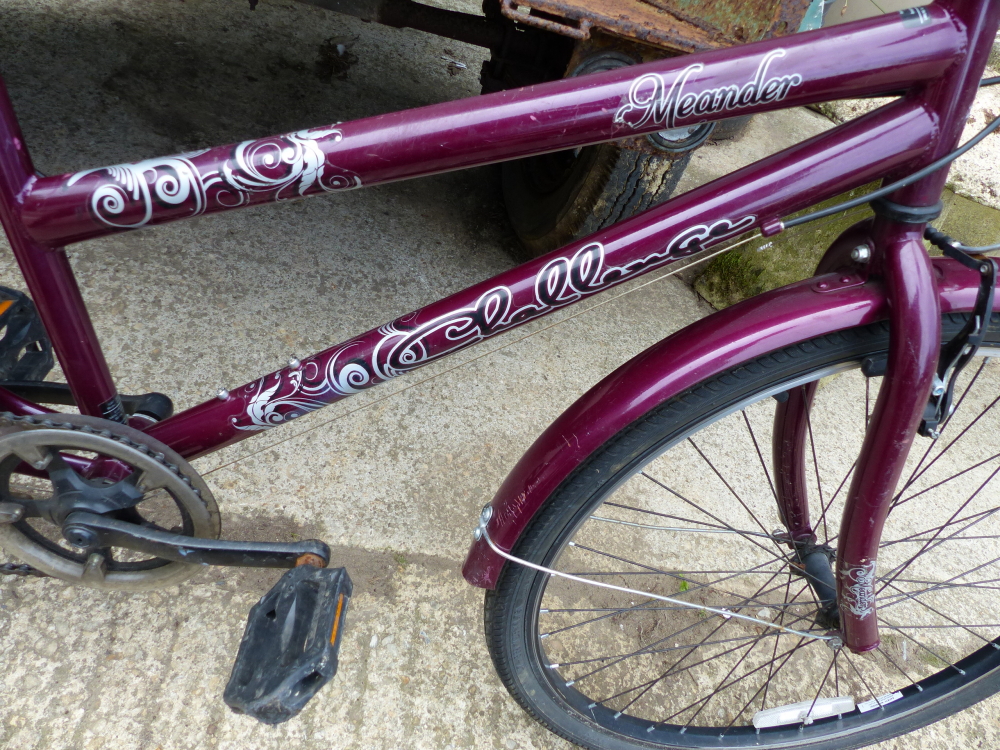 A LADIES BICYCLE. - Image 3 of 3