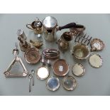 A SMALL GROUP OF SILVER AND PLATED WARES TO INCLUDE PIN DISHES, COASTERS, CREAM JUG ETC.