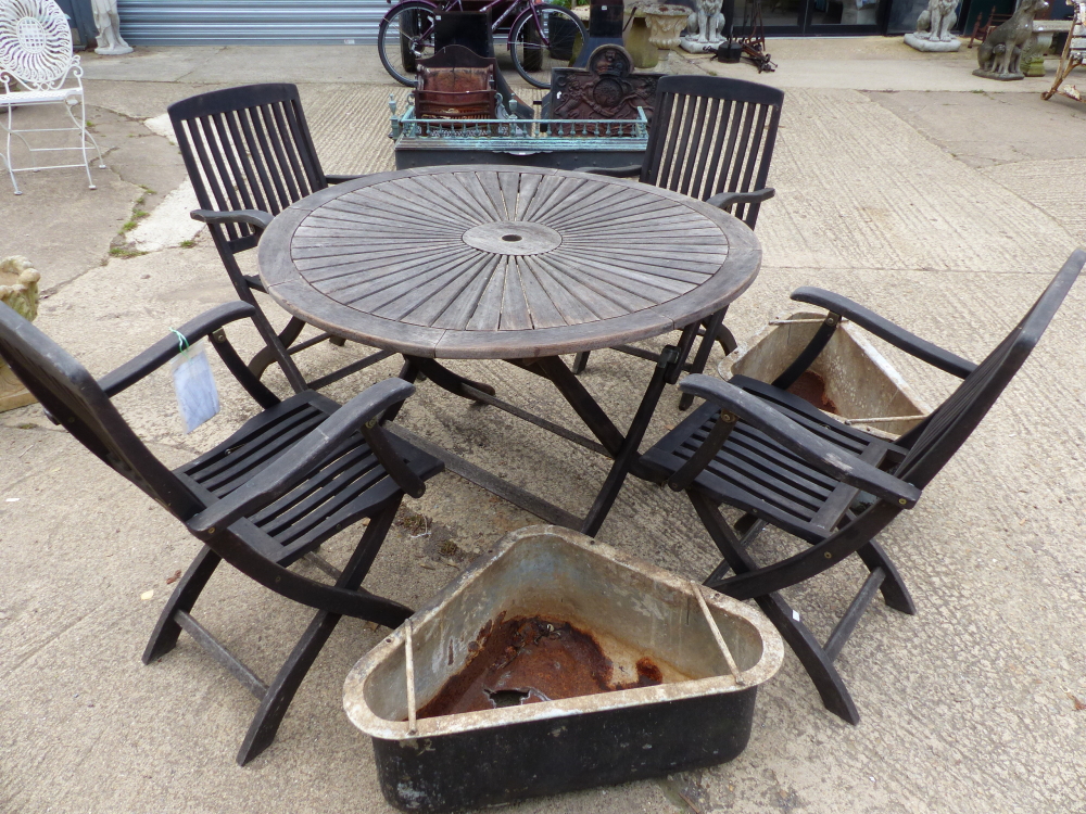 A FOLDING TEAK GARDEN TABLE AND CHAIRS.