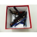 A SMALL COLLECTION OF FOUNTAIN PENS TO INCLUDE SWAN, STEPHENS ETC.