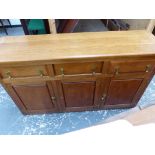 AN OAK THREE DRAWER DRESSER WITH PLATE RACK.