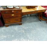 AN ANTIQUE MAHOGANY SMALL CHEST OF TWO SHORT AND TWO LONG DRAWERS, TOGETHER WITH A REGENCY