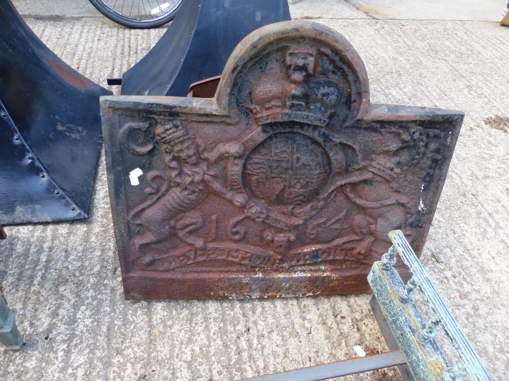 A CAST IRON FIRE BACK, TWO FIRE GRATES, TWO FIRE HOODS AND TWO FENDERS. - Image 3 of 6