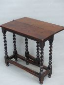 AN 18th C. AND LATER CROSS BANDED WALNUT TABLE, THE SINGLE RECTANGULAR FLAP OPENING ON A SINGLE