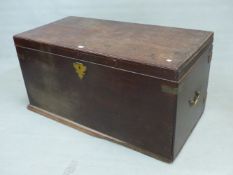 A GEORGIAN MAHOGANY COFFER, THE RECTANGULAR LID AND SIDES ON PLINTH FOOT. W 122 x D 61 x H 62cms.