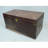 A GEORGIAN MAHOGANY COFFER, THE RECTANGULAR LID AND SIDES ON PLINTH FOOT. W 122 x D 61 x H 62cms.