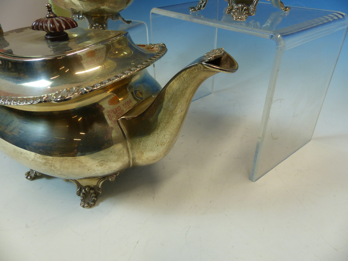 A HALLMARKED SILVER THREE PIECE TEA SET COMPRISING OF A TEAPOT, SUGAR AND CREAMER. DATED 1970 - Image 9 of 15