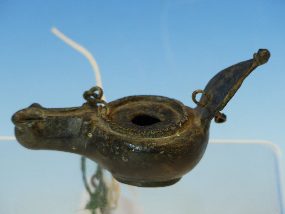 A ROMAN BRONZE OIL LAMP WITH HANGING CHAIN AND LEAF SHAPED HANDLE. W 11.5cms. TOGETHER WITH A - Image 10 of 14