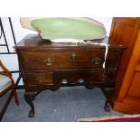AN ANTIQUE MAHOGANY LOWBOY CHEST OF ONE LONG DEED DRAWER OVER TWO SMALL DRAWERS WITH SHAPED FRIEZE