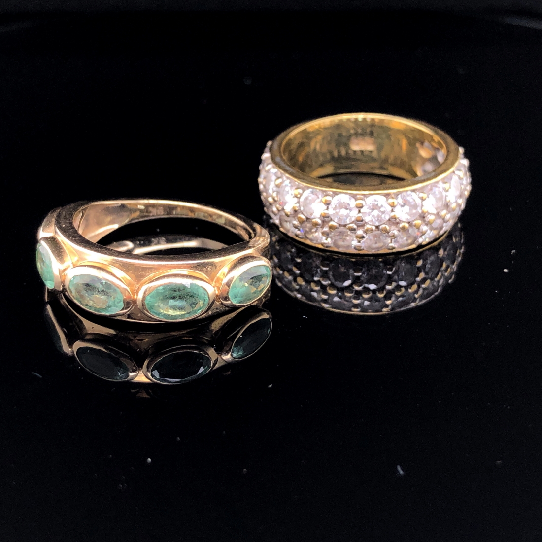 A 9ct GOLD MODERN GREEN GEMSET DRESS RINGS, FINGER SIZE N, TOGETHER WITH A SILVER GILT BOMBAY - Image 2 of 3