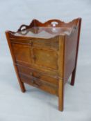 A GEORGE III MAHOGANY BEDSIDE TABLE, THREE HANDLES PIERCED THROUGH THE GALLERIED TOP ABOVE A SHALLOW