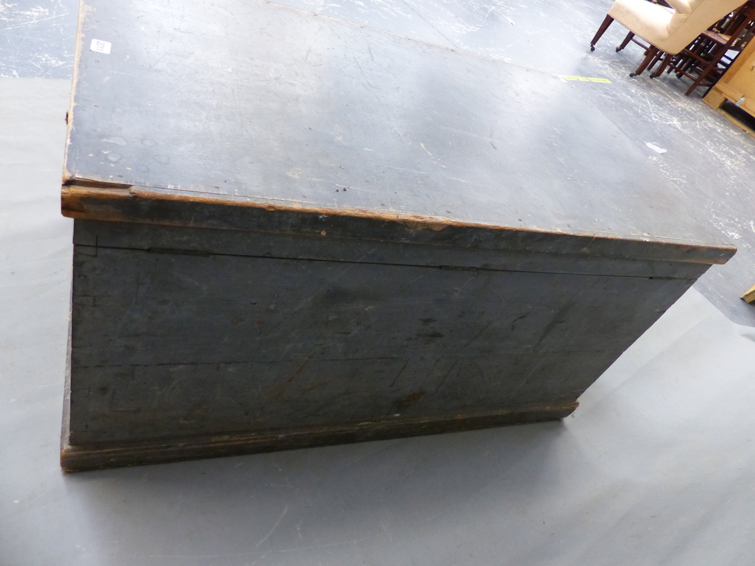 AN ANTIQUE GREY PAINTED PINE BLANKET CHEST WITH IRON HANDLES. W 109 x D 63 x H 58.5cms. - Image 6 of 13