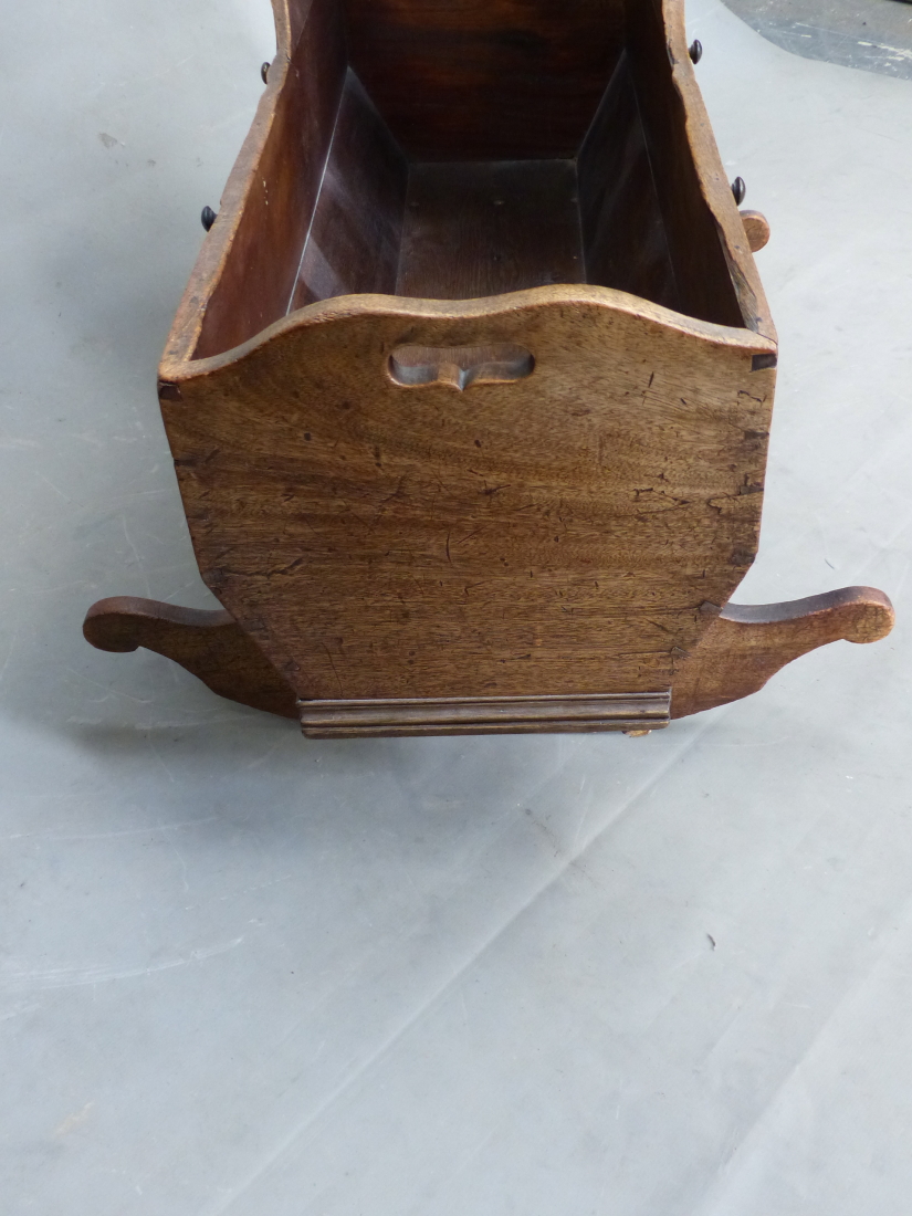A LATE GEORGIAN MAHOGANY ROCKING CRADLE WITH INLAID DECORATION TO THE HOOD. 100cm (L). - Image 2 of 12