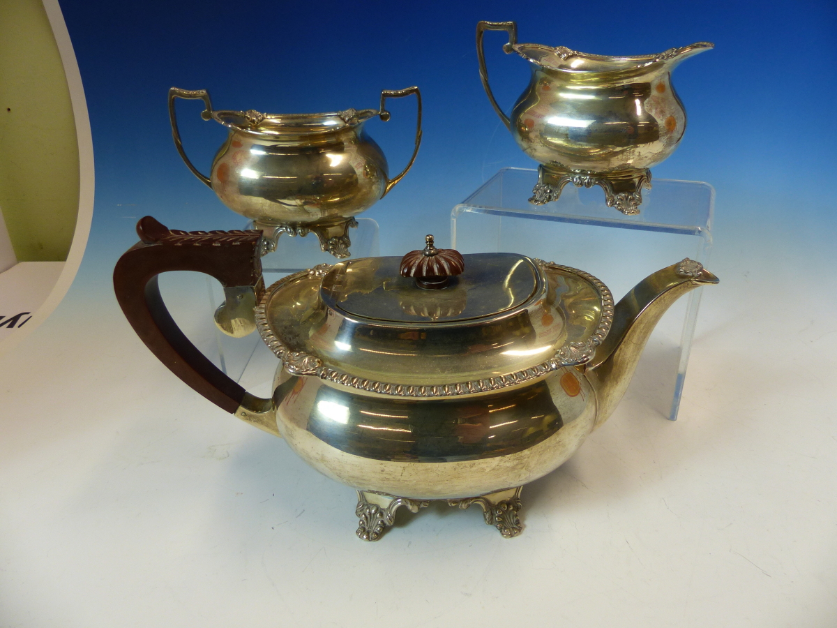 A HALLMARKED SILVER THREE PIECE TEA SET COMPRISING OF A TEAPOT, SUGAR AND CREAMER. DATED 1970 - Image 10 of 15
