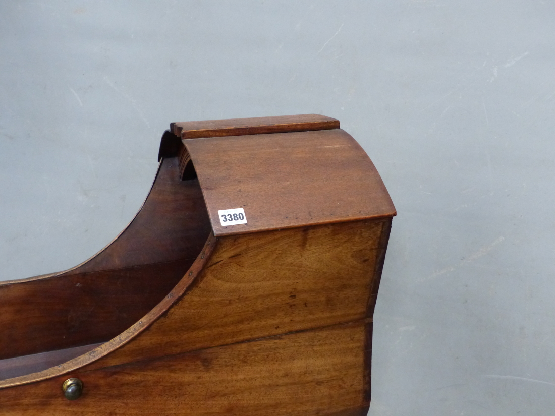 A LATE GEORGIAN MAHOGANY ROCKING CRADLE WITH INLAID DECORATION TO THE HOOD. 100cm (L). - Image 7 of 12