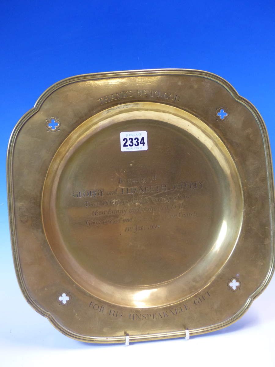 A KESWICK SCHOOL OF INDUSTRIAL ARTS GILT COPPER OFFERTORY TRAY INSCRIBED AND DATED 1939, THE