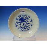 A CHINESE BLUE AND WHITE PLATE PAINTED CENTRALLY WITH A DRAGON ROUNDEL, SIX CHARACTER SEAL MARK.