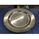 AN 18th C. PEWTER CHARGER, THE REVERSE RIM WITH THE LONDON PEWTERERS TOUCH MARK S T. Dia. 56cms.