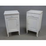 A PAIR OF FRENCH MARBLE TOP WHITE PAINTED BEDSIDE CABINETS. 40 x 35 x 75cm (H).