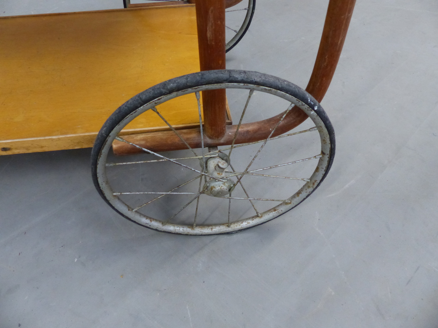 A THREE TIER TWO WHEEL TROLLEY WITH BENTWOOD SUPPORTS. W 88 x D 41 x H 77cms. - Image 5 of 9