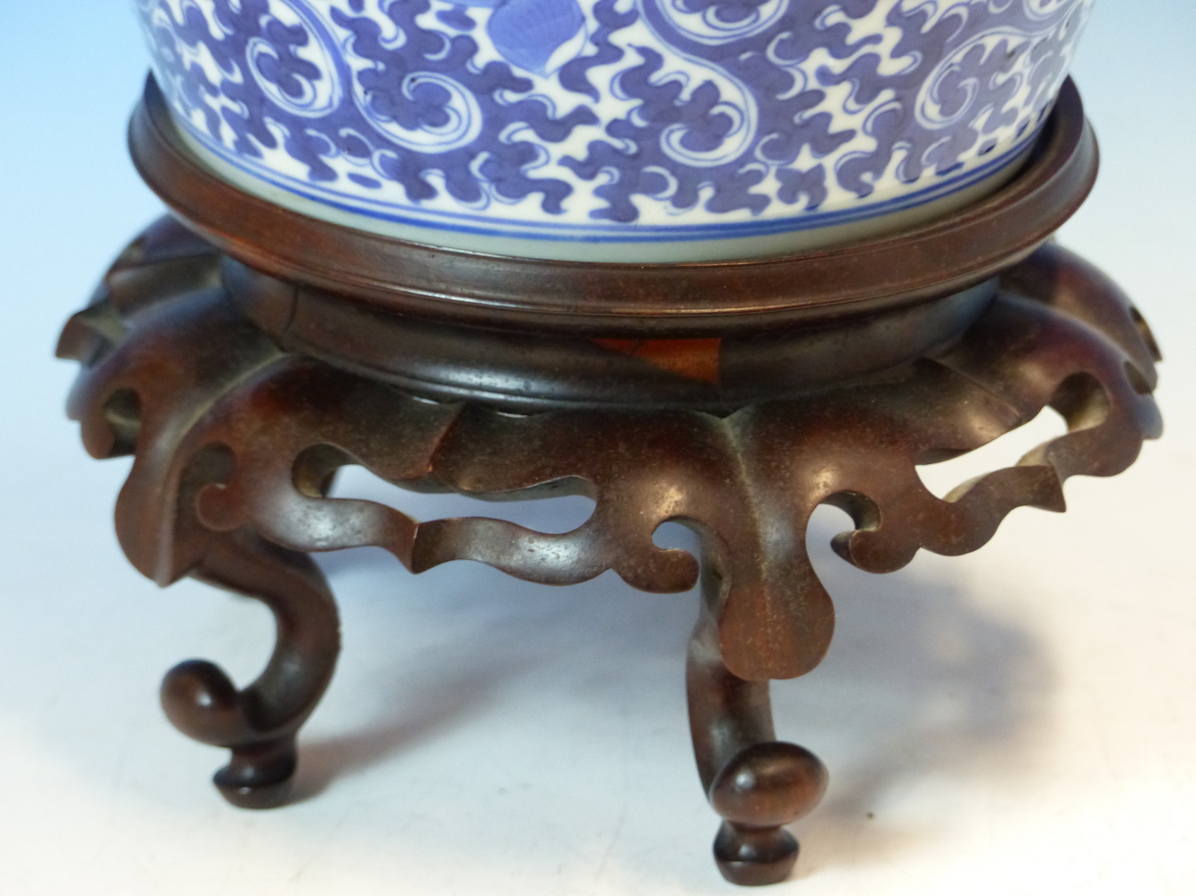 A CHINESE BLUE AND WHITE OVOID JAR, WOOD COVER AND STAND, PAINTED WITH THREE PHOENIX AMONGST - Image 3 of 14