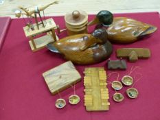 A COLLECTION OF TREEN ITEMS, TO INCLUDE: A PAIR OF DECOY DUCKS, A GAMES MARKER, A COTTAGE AND A