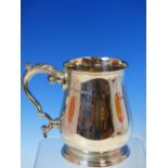 A HALLMARKED SILVER PRESENTATION TANKARD, ENGRAVED PATRICK KELLY, ROYAL THAMES YACHT CLUB, 2000-