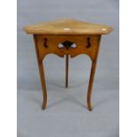 A SMALL OAK ARTS AND CRAFTS STYLE CORNER TABLE. 57 x 37 x 76cms (H).