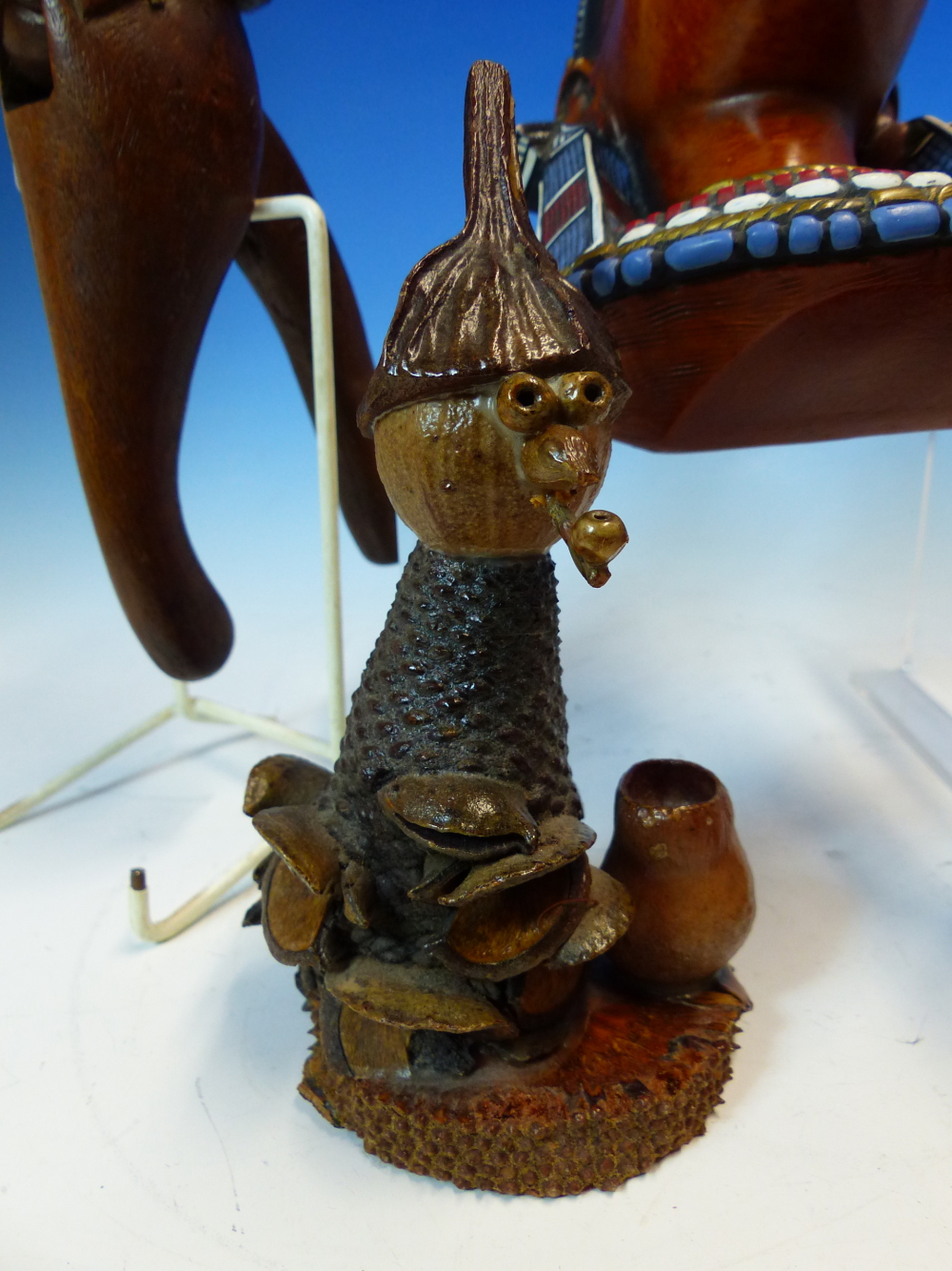 A VILLARS WOOD NUTCRACKER CARVED WITH A MANS HEAD WEARING A TASSELLED HAT, A CARVED WOOD BEAR. H - Image 5 of 17