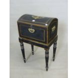 AN EBONISED AND GILT BANDED 19TH CENTURY BOX, A CENTRAL BRASS CARTOUCHE TO THE ROUND ARCHED LID, BR