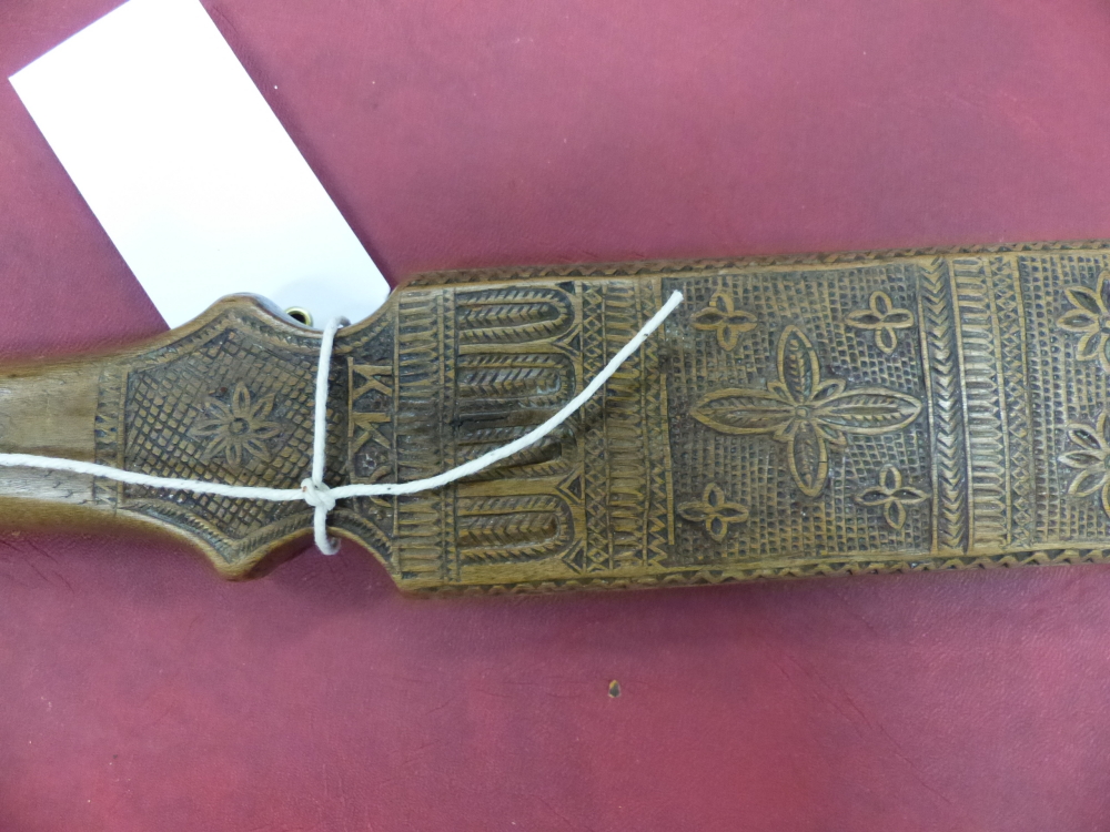 A CARVED FRUIT WOOD DISTAFF HEAD, POSSIBLY 19th C. ANATOLIAN, THE OVAL RING TOP CENTRED BY A COMB - Image 10 of 12